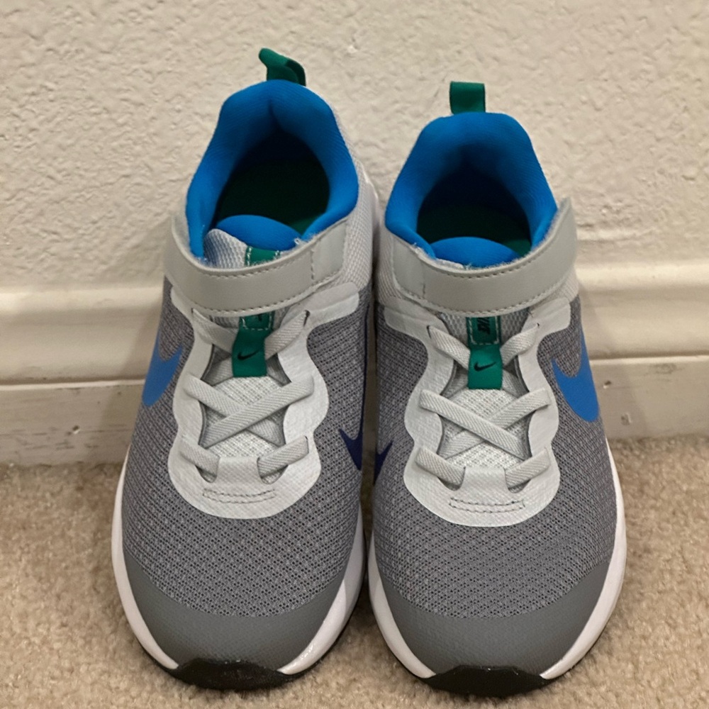 Boys Nike Running Shoes NWOT